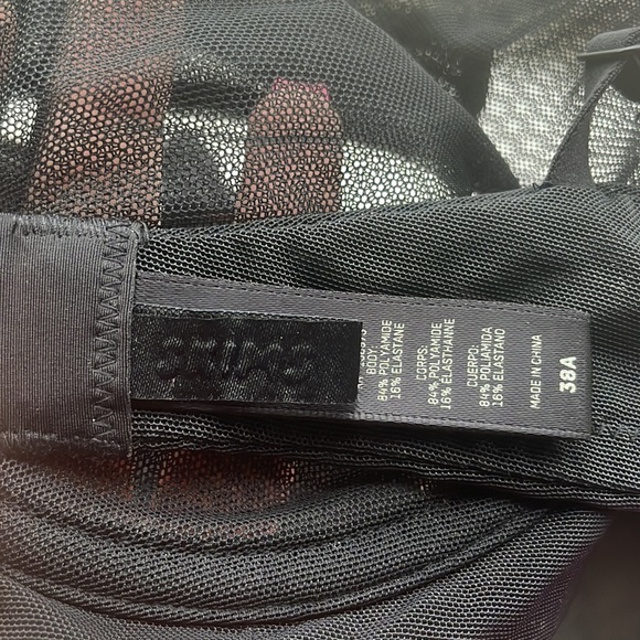 SKIMS Mesh One Wire Plunge Bra - Picture 4 of 4